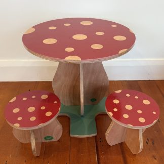 toadstool table and 2 stools